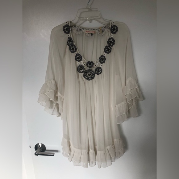 Rebecca Taylor Sheer Flouncy Tunic seen on Taylor Swift at 2010 Grammys - Picture 2 of 7